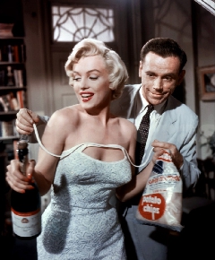Marilyn-Monroe-Champagne